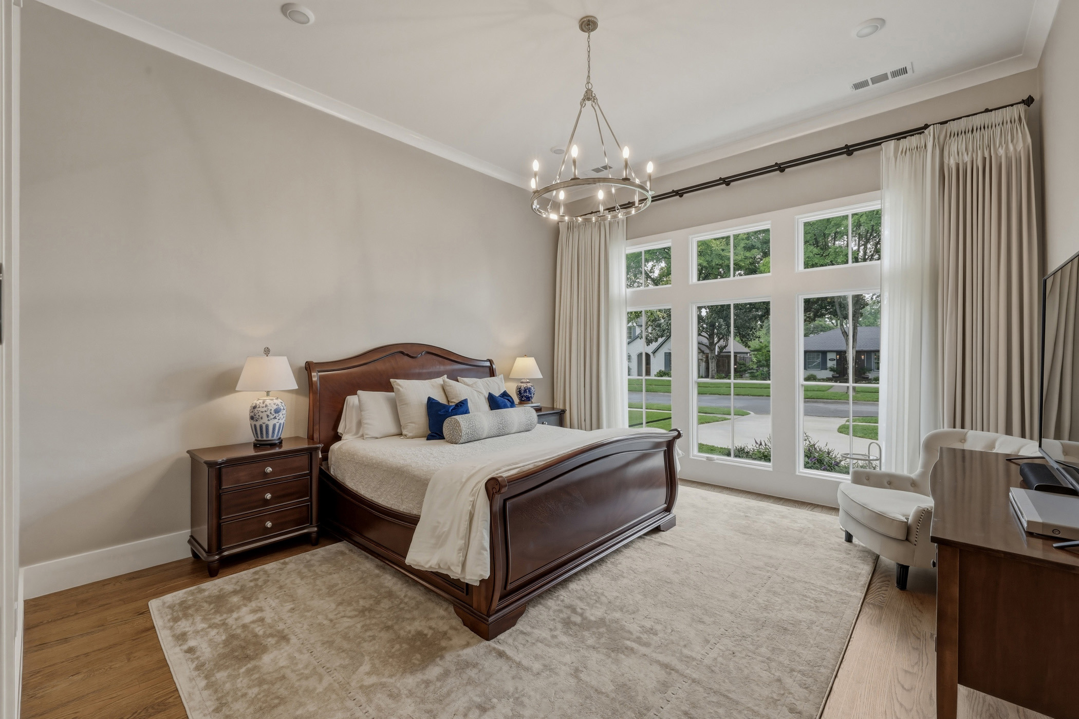 Guest bedroom