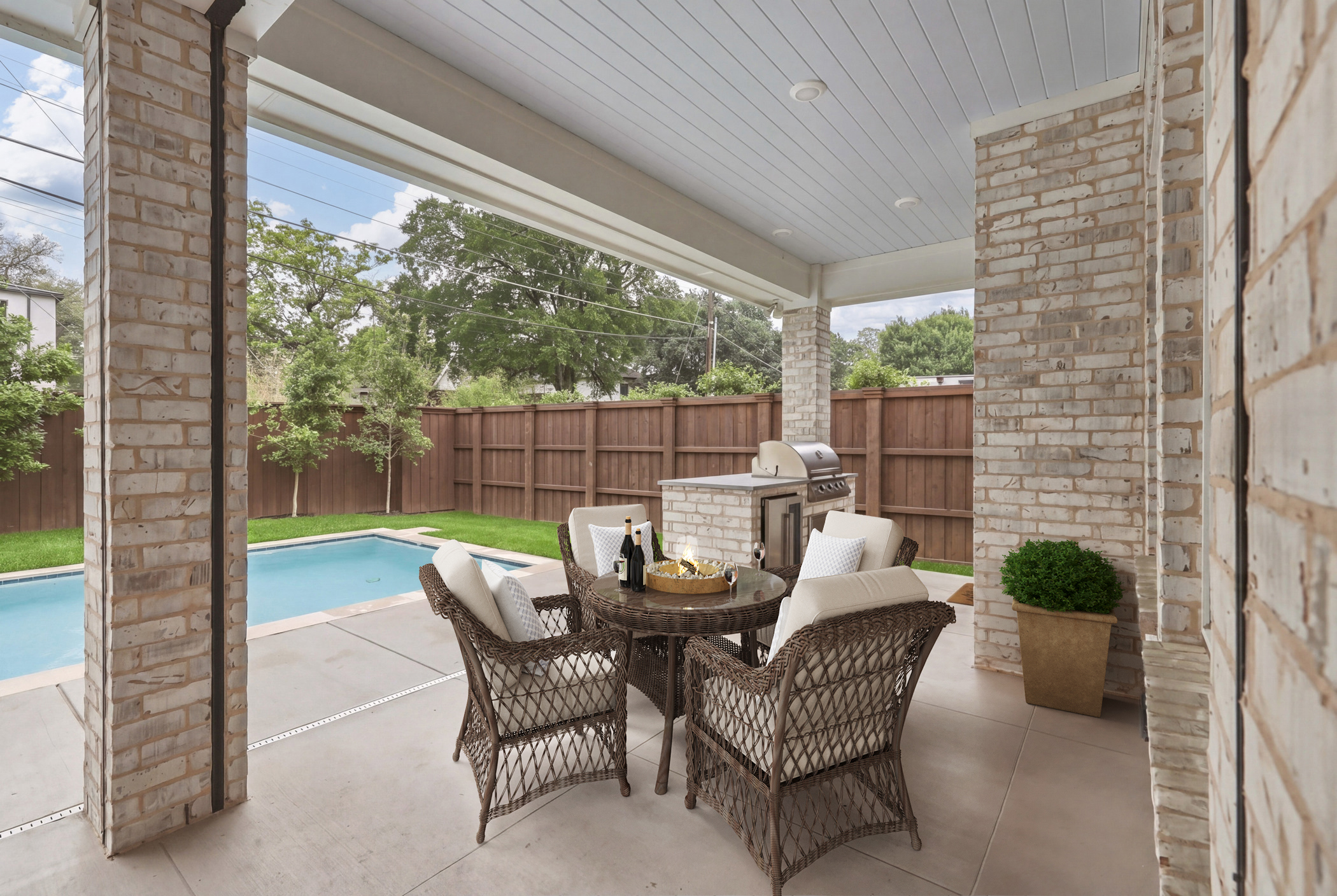 Outdoor dining